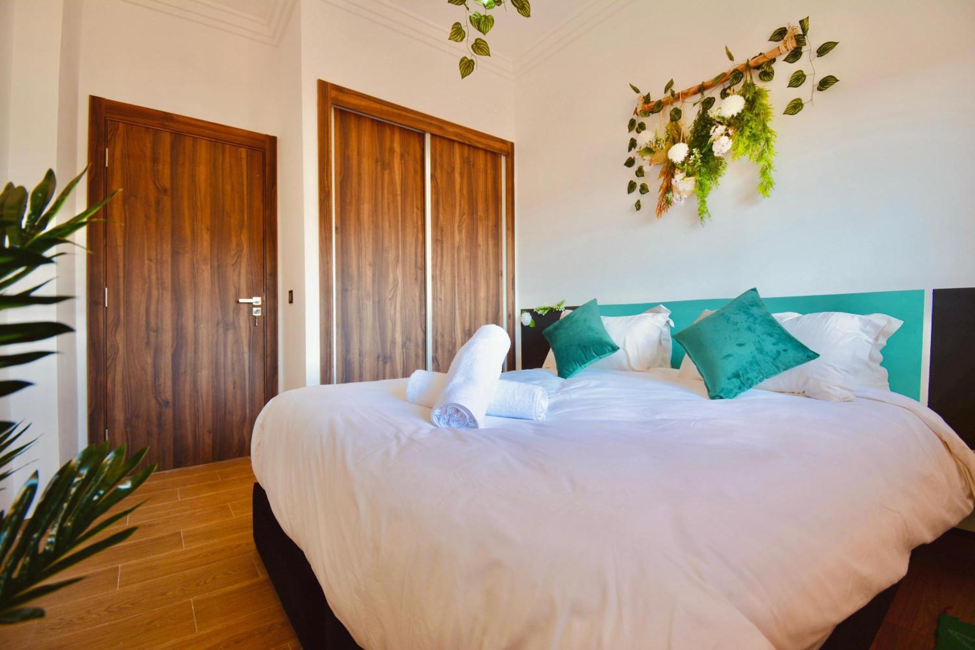 Appartement New Duplex- M Avenue , Swimming Pool , Fibre Optique Wifi , Parking , Gueliz Centre